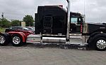 2021 W900 Thumbnail 3