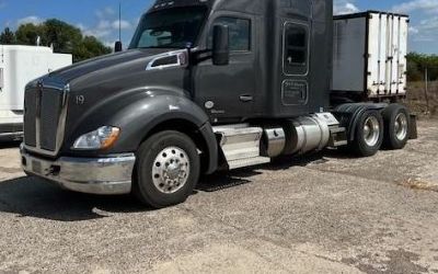 Photo of a 2020 Kenworth T680 Conventional Sleeper Semi for sale