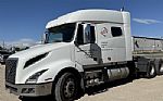 2020 VNL 64T760 Thumbnail 2