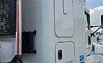 2016 T660 Thumbnail 7