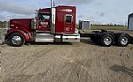 2025 W900 Thumbnail 3