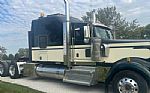 2017 W900 Thumbnail 3