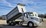 2015 579 Dump Truck Thumbnail 1