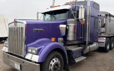 Photo of a 2005 Kenworth W900L Conventional Sleeper Semi Truck for sale