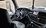2021 567 Sleeper Semi Truck Thumbnail 9