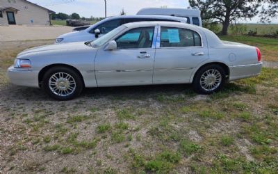 Photo of a 2006 Lincoln Town Car Designer Series 4DR Sedan for sale