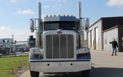 Photo of a 2018 Peterbilt 389 for sale