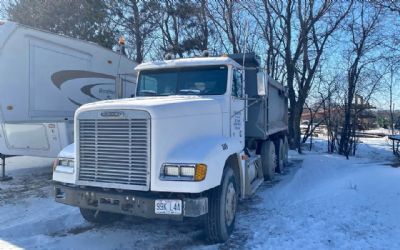 Photo of a 2000 Freightliner FLD Dump Truck for sale