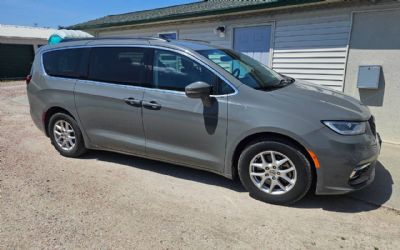 Photo of a 2022 Chrysler Pacifica Touring L 4DR Mini Van for sale