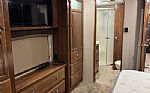 2017 Redwood 382RL Thumbnail 14
