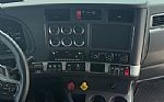 2021 T880 Thumbnail 26