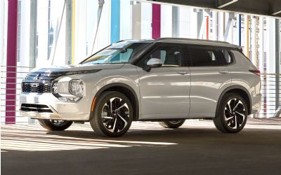 Photo of a 2024 Mitsubishi Outlander SE for sale