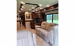 2017 Discovery 37R Thumbnail 7
