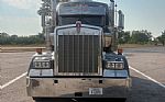 2019 W900L Thumbnail 2
