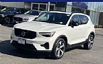 2026 XC40 Thumbnail 3