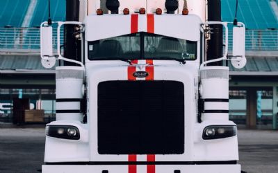 Photo of a 2014 Peterbilt 388 Paccar MX-13 18-Speed Manual Custom Owner-Operat for sale