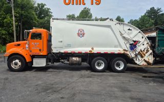Photo of a 2010 Peterbilt 25 YD Mcneilus Garbage Truck for sale