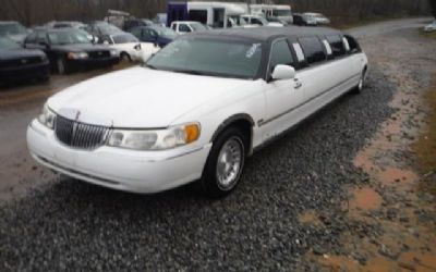 2000 Lincoln Town Car Signature Limousine