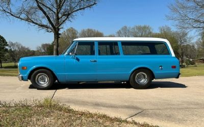 Photo of a 1971 Chevrolet Suburban SUV for sale